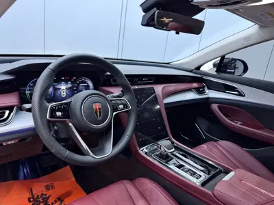 Hongqi Hongqi H5 PHEV 2025, 14000 км, за 115800 CNY - фото 8