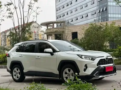Toyota RAV4 2021, 30000 км, за 105800 CNY