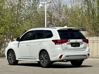 Mitsubishi Outlander 2022, 56000 км, за 83000 CNY