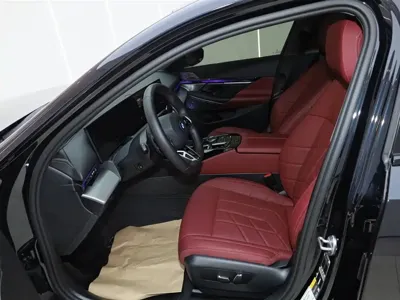 BMW i5 2025, 12800 км, за 239000 CNY - фото 7