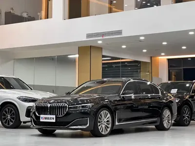 BMW 7 Series · 2021 год