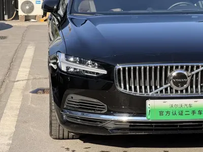 Volvo S90 PHEV 2024, 8000 км, за 281800 CNY