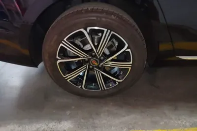 Hongqi H5 PHEV 2025, 100 км, за 140090.52 CNY - фото 11
