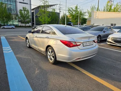 Hyundai Sonata 2011, 329519 км, за 1990000 KRW