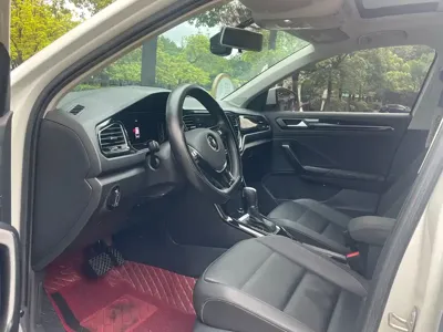 Volkswagen T-Roc 2021, 62000 км, за 68800 CNY