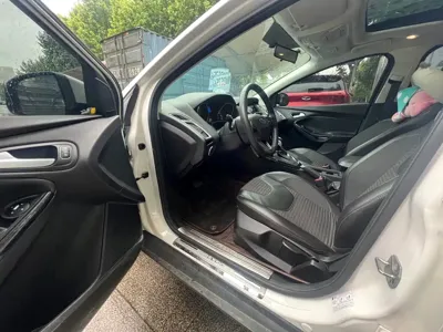 Ford Focus 2016, 100000 км, за 23600 CNY