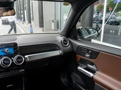 Mercedes-Benz GLB 2025, 8000 км, за 183800 CNY - фото 14