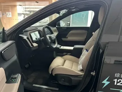 Volvo 沃尔沃XC70插电式混动 2025, 5000 км, за 230000 CNY