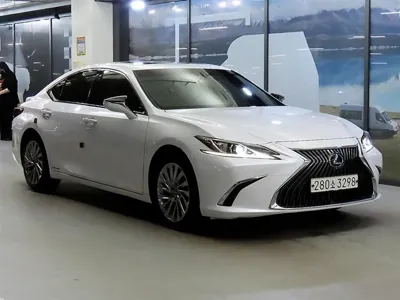 Lexus ES · 2021 год