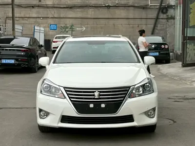 Toyota Crown 2015, 100000 км, за 109800 CNY
