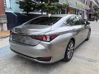 Lexus ES 2023, 27000 км, за 181800 CNY - фото 5