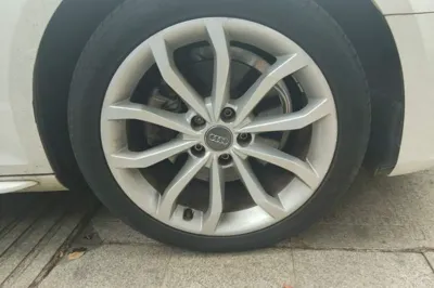 Audi A4L 2018, 37600 км, за 121078.63 CNY