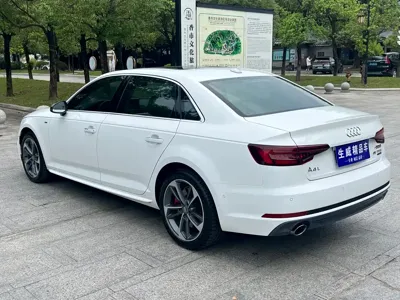 Audi A4L 2018, 90000 км, за 98800 CNY