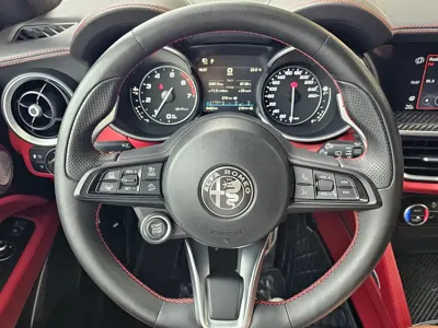 Alfa Romeo Stelvio 2022, 5000 км, за 235000 CNY - фото 9