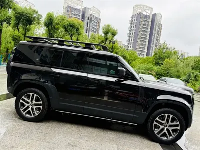 Land Rover Defender 2023, 40000 км, за 588800 CNY