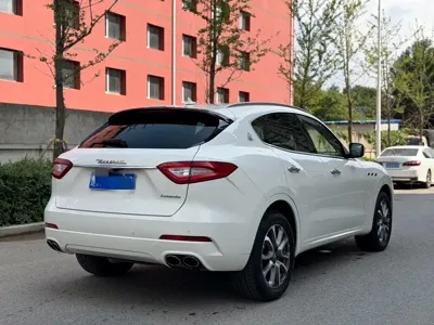 Maserati Levante 2017, 100000 км, за 178000 CNY