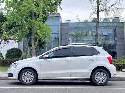 Volkswagen Polo 2015, 172000 км, за 13899 CNY