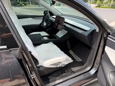 Tesla Model Y 2025, 42000 км, за 206800 CNY - фото 8