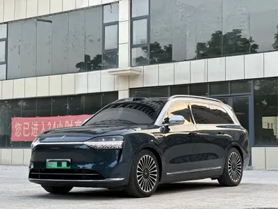 AITO 问界 AITO M9 · 2025 год