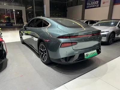 Xpeng P7 2023, 56000 км, за 132800 CNY