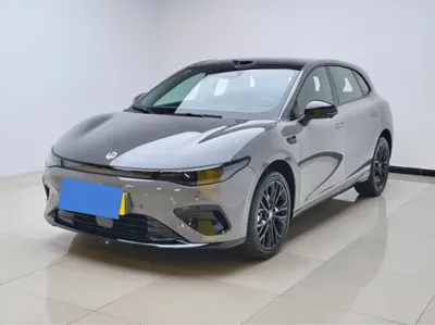 Leapmotor 零跑Lafa5 · 2025 год