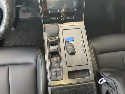 Roewe RX5 New Energy 2022, 13700 км, за 63200 CNY - фото 14