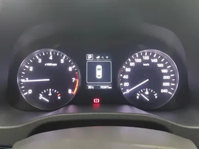 Hyundai Elantra 2017, 70300 км, за 35400 CNY - фото 14