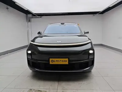 Li Auto Li L8 · 2025 год