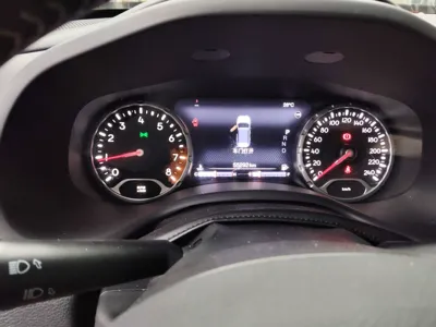 Jeep Renegade 2016, 55199 км, за 41855.1 CNY - фото 12
