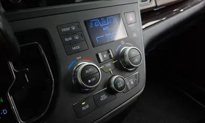Toyota Sienna 2018, 114290 км, за 22000000 KRW - фото 19