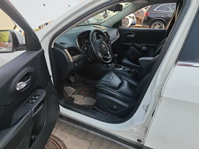 Jeep Cherokee 2016, 71400 км, за 41263.35 CNY - фото 19
