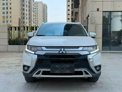 Mitsubishi Outlander 2021, 60000 км, за 75800 CNY