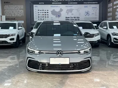 Volkswagen Golf 2022, 55900 км, за 125800 CNY