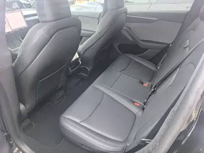 Tesla Model Y 2026, 300 км, за 245000 CNY - фото 7