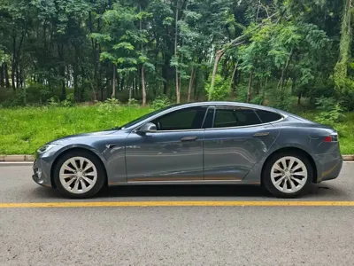 Tesla Model S 2019, 90000 км, за 139000 CNY