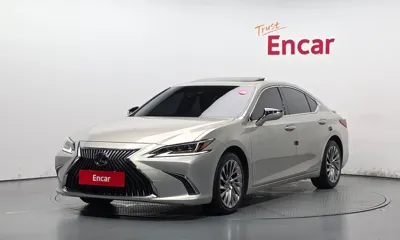 Lexus ES · 2019 год