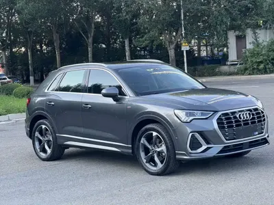Audi Q3 2022, 57000 км, за 172800 CNY