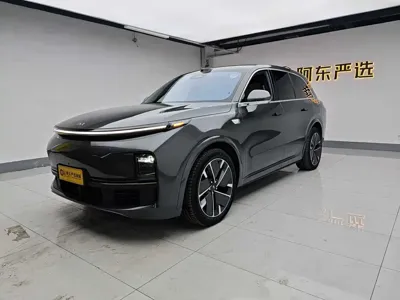Li Auto Li L8 2025, 4300 км, за 275800 CNY