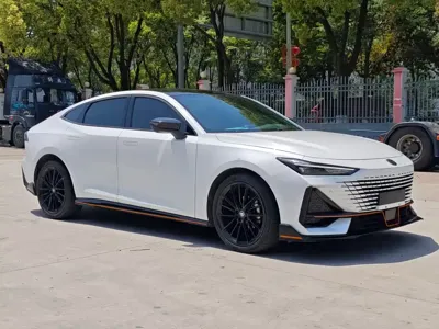 Changan UNI-V 2023, 10000 км, за 64400 CNY