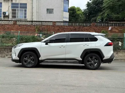 Toyota RAV4 2023, 43000 км, за 109800 CNY
