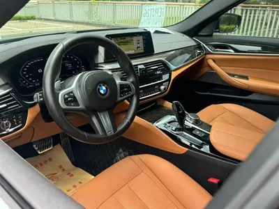 BMW 5 Series 2020, 75000 км, за 185799 CNY