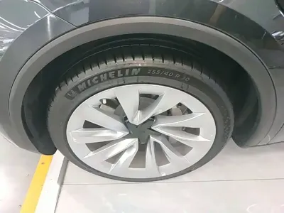 Tesla Model Y 2025, 28100 км, за 219500 CNY - фото 23