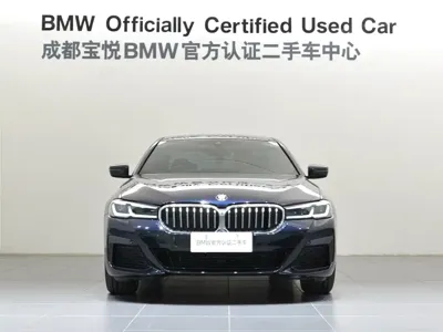 BMW 5 Series 2022, 52000 км, за 243800 CNY