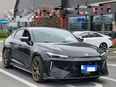 Changan UNI-V 2024, 10000 км, за 68700 CNY - фото 3