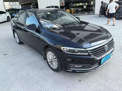 Volkswagen Lavida 2019, 70000 км, за 43800 CNY