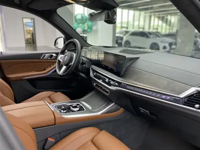 BMW X7 2023, 56000 км, за 588800 CNY - фото 8