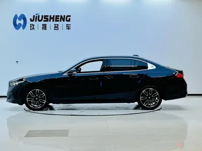 BMW 5 Series 2026, 9000 км, за 278000 CNY