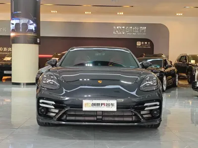 Porsche Panamera 2023, 4000 км, за 708000 CNY