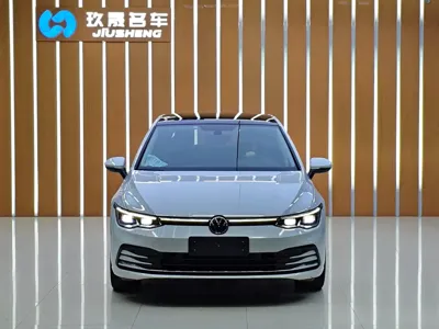 Volkswagen Golf 2021, 31200 км, за 80800 CNY