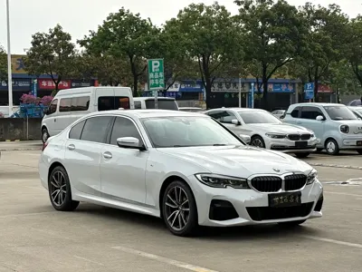 BMW 3 Series 2021, 60000 км, за 138800 CNY